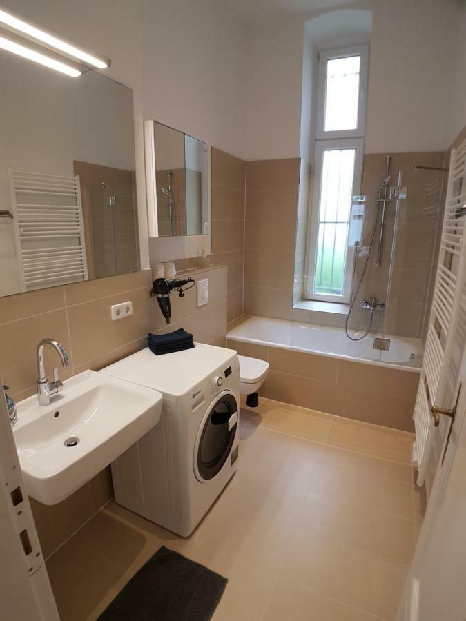 Apartamento Lang Re By Rockchair L Superhost Status L 2 Bedrooms Boxspringbeds In Center - Cozy Family & Business Flair Welcomes You! *